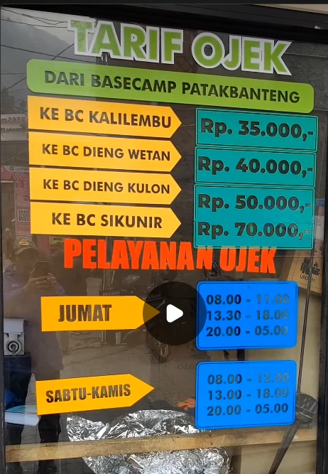 Papan tarif ojek antar-basecamp dan jadwal pelayanan